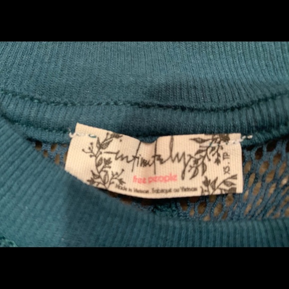 Beautiful top - Picture 7 of 9